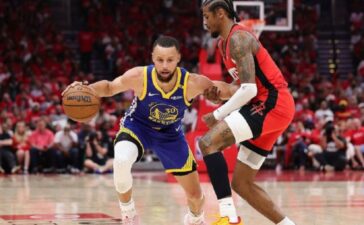 Curry cetak 31 poin, Warriors tundukkan Rockets pada gim pertama playoff